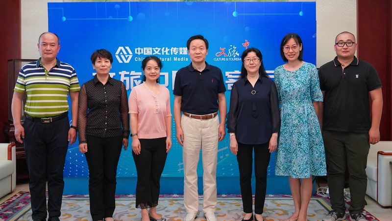 内容矩阵是指通过多种形式、渠道和平台，向用户呈现内容。具体包括：